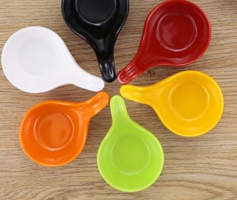 Dobra cena. Wyroby melaminowe z mieszanin żywicy w proszku do sztucznych naczyń stołowych w Internecie